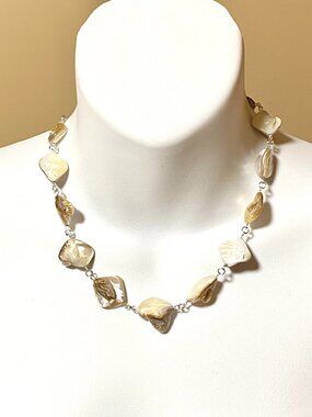 Iridescent Mother of Pearl Shell Beads Short Necklace